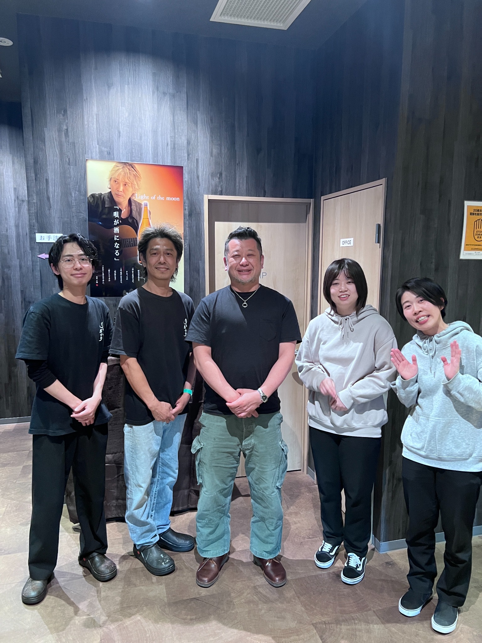 ケンドーコバヤシさん来店時の集合写真